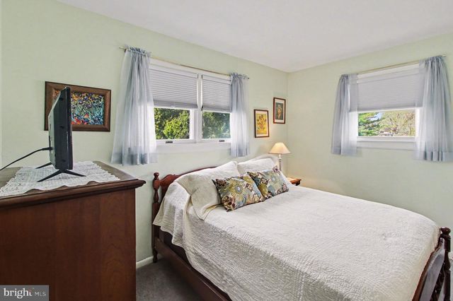 716 W BRISTOL RD, Warminster, PA 18974