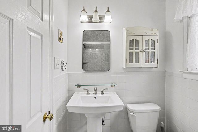 716 W BRISTOL RD, Warminster, PA 18974