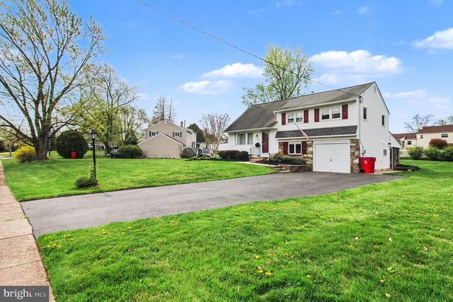 716 W BRISTOL RD, Warminster, PA 18974