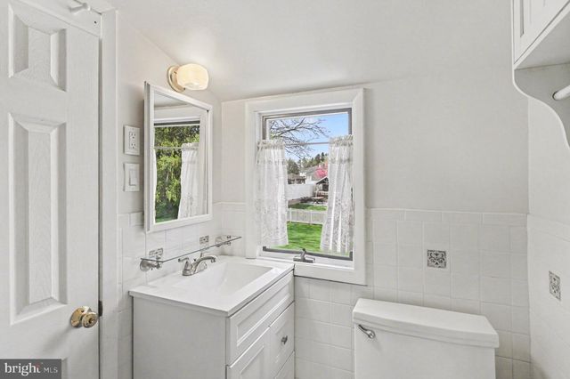 716 W BRISTOL RD, Warminster, PA 18974