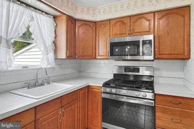 716 W BRISTOL RD, Warminster, PA 18974