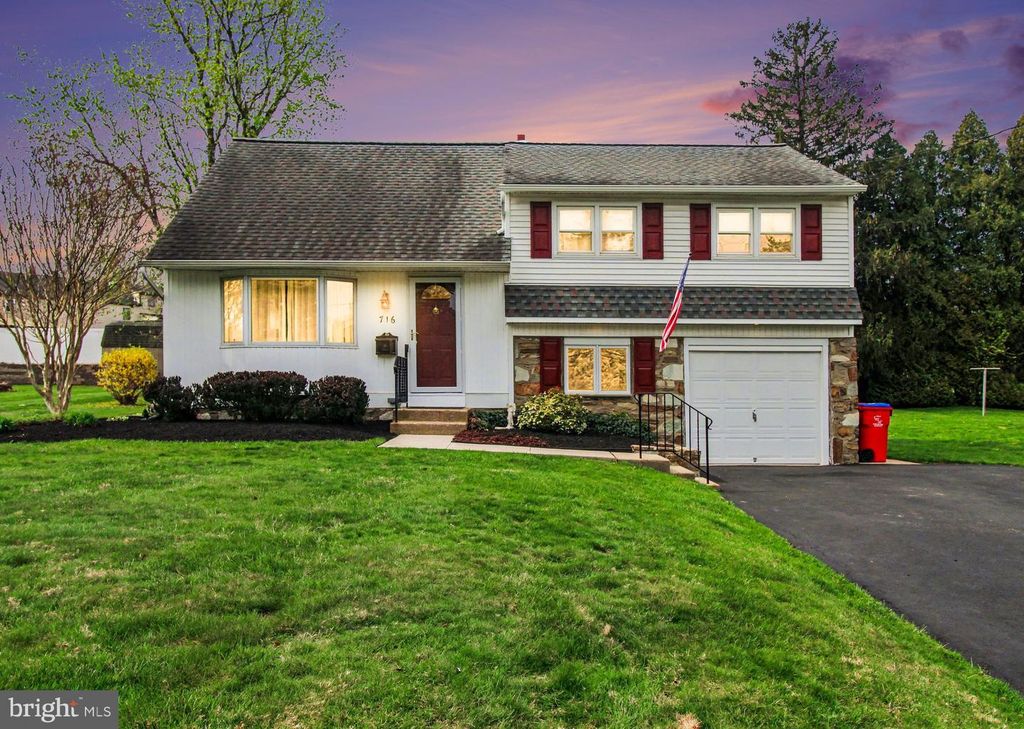 716 W BRISTOL RD, Warminster, PA 18974