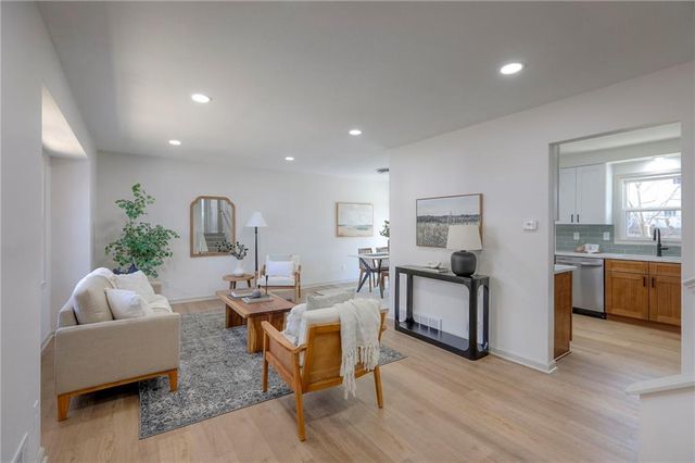 5121 S Cottage Avenue, Independence, MO 64055