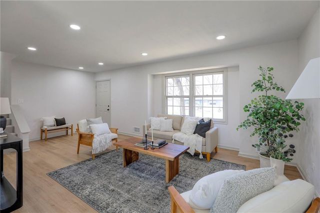 5121 S Cottage Avenue, Independence, MO 64055