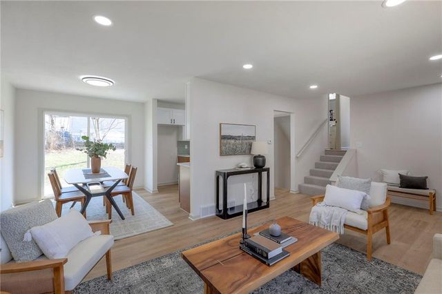 5121 S Cottage Avenue, Independence, MO 64055