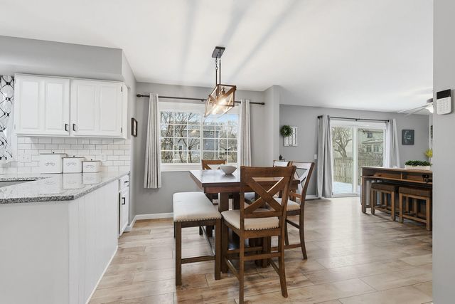 2430 Navajo Drive, Bettendorf, IA 52722