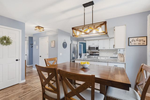 2430 Navajo Drive, Bettendorf, IA 52722