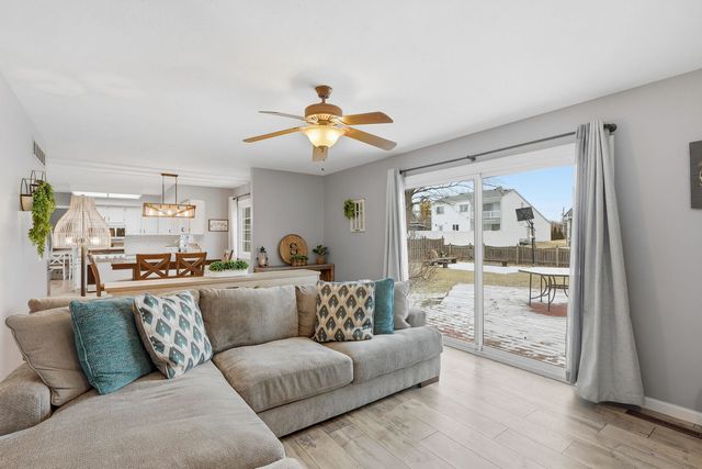 2430 Navajo Drive, Bettendorf, IA 52722