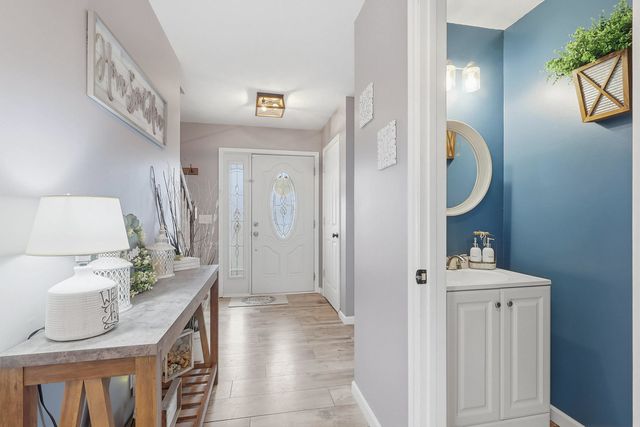 2430 Navajo Drive, Bettendorf, IA 52722