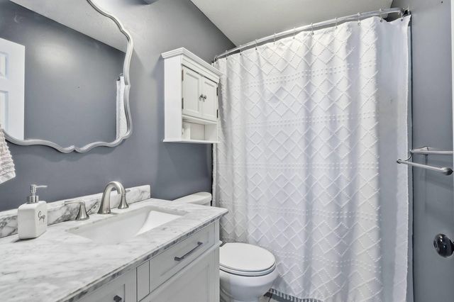 2430 Navajo Drive, Bettendorf, IA 52722