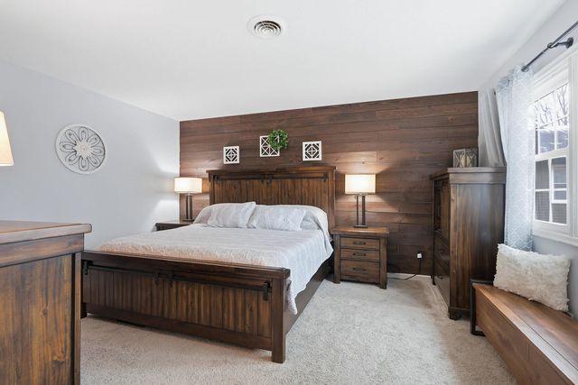 2430 Navajo Drive, Bettendorf, IA 52722