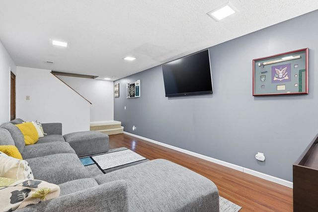 2430 Navajo Drive, Bettendorf, IA 52722