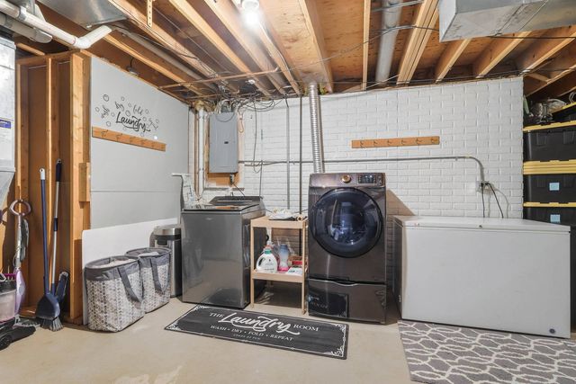 2430 Navajo Drive, Bettendorf, IA 52722