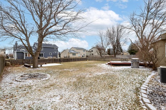 2430 Navajo Drive, Bettendorf, IA 52722