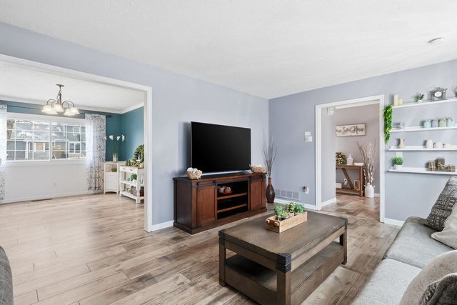 2430 Navajo Drive, Bettendorf, IA 52722