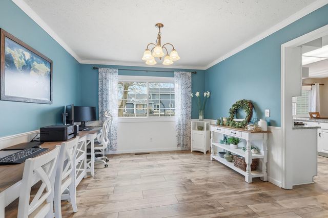 2430 Navajo Drive, Bettendorf, IA 52722