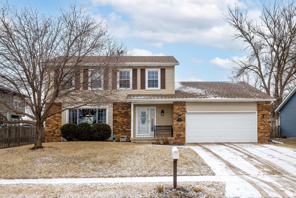 2430 Navajo Drive, Bettendorf, IA 52722