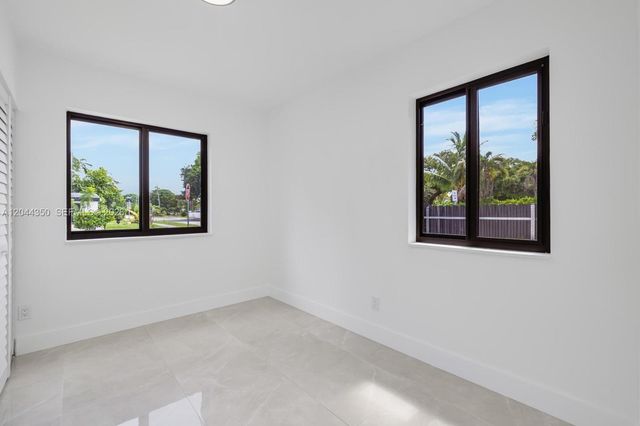 770 NE 160th Street, Miami, FL 33162