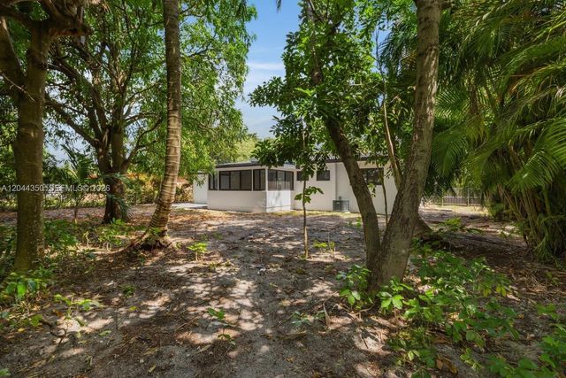 770 NE 160th Street, Miami, FL 33162