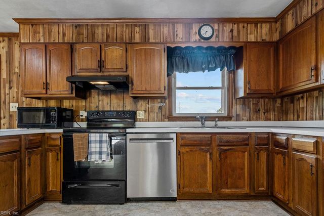 30446 Cypress Bridge RD, Newsoms, VA 23874