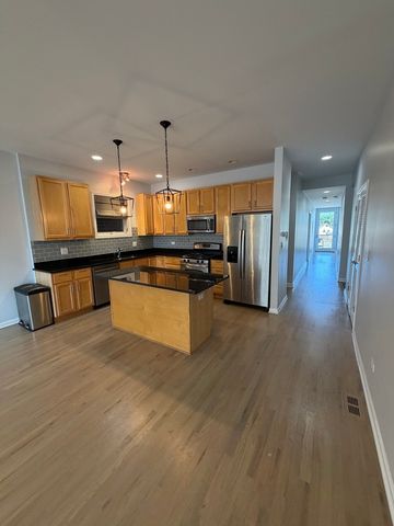 1610 W Grand Avenue 3A, Chicago, IL 60622