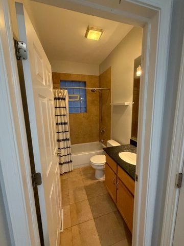 1610 W Grand Avenue 3A, Chicago, IL 60622