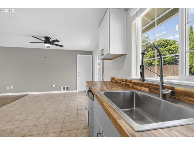 2317 WREN Dr, Longview, WA 98632