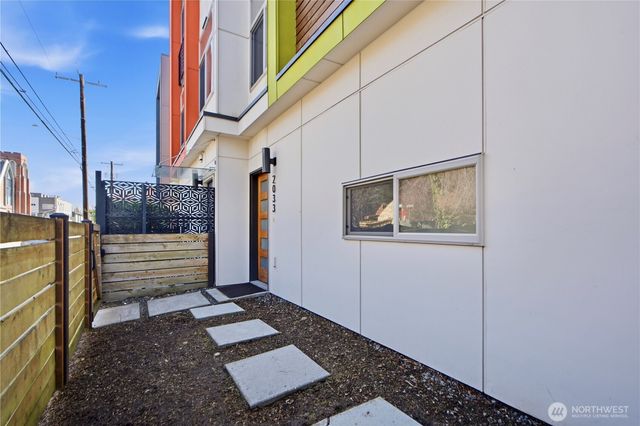 2033 NW 65th Street, Seattle, WA 98117