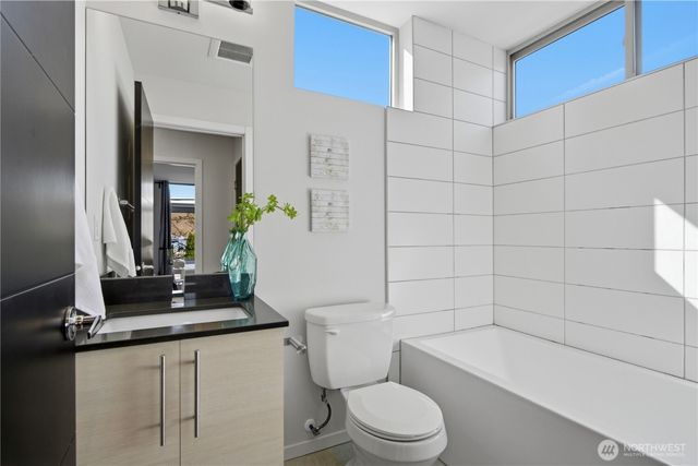 2033 NW 65th Street, Seattle, WA 98117