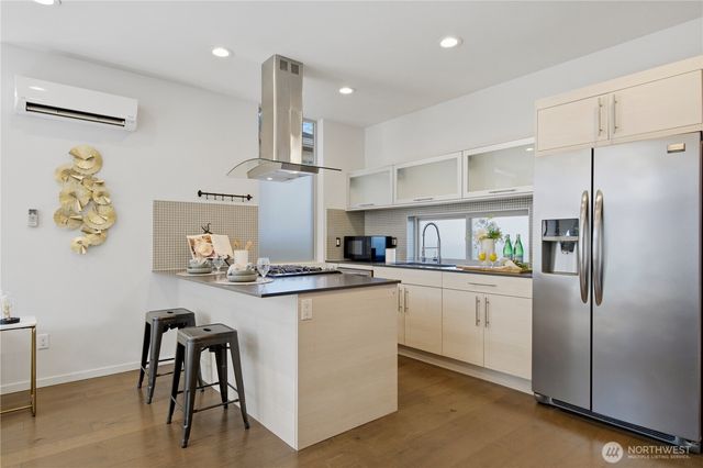 2033 NW 65th Street, Seattle, WA 98117