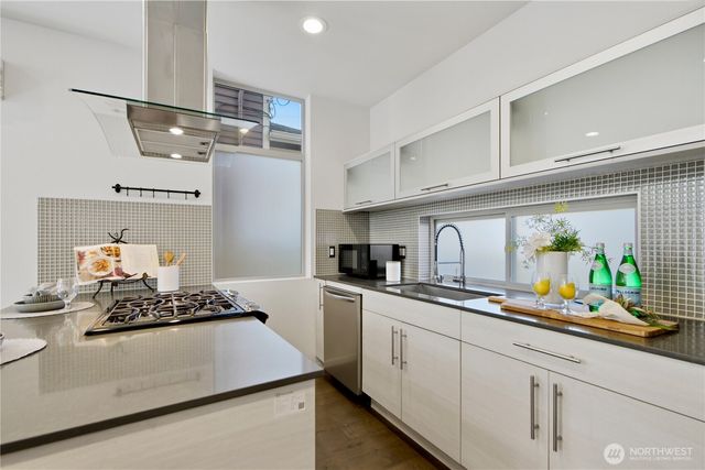 2033 NW 65th Street, Seattle, WA 98117