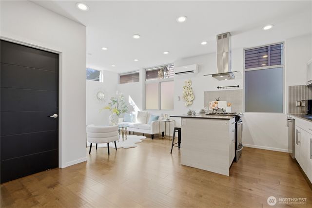 2033 NW 65th Street, Seattle, WA 98117