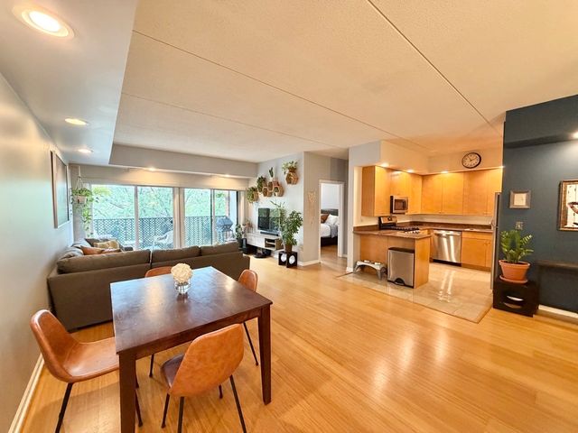 4625 W Lawrence Avenue 401, Chicago, IL 60630