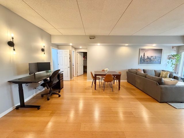 4625 W Lawrence Avenue 401, Chicago, IL 60630