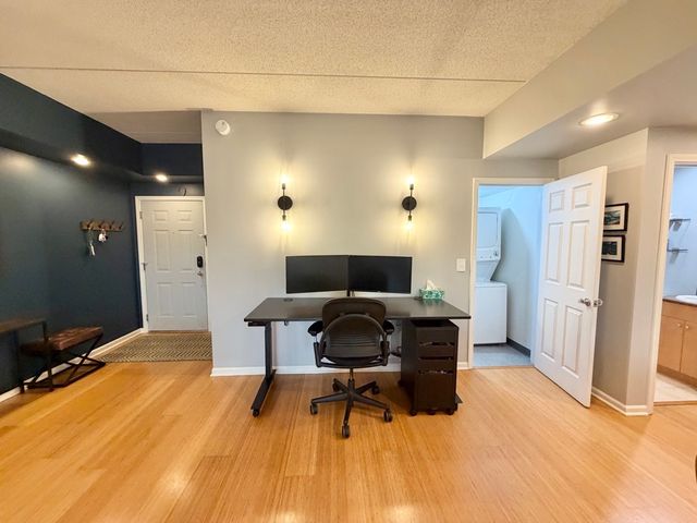 4625 W Lawrence Avenue 401, Chicago, IL 60630