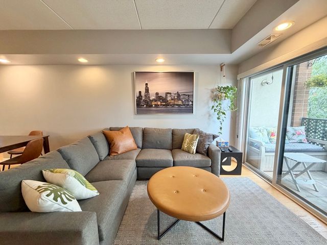 4625 W Lawrence Avenue 401, Chicago, IL 60630