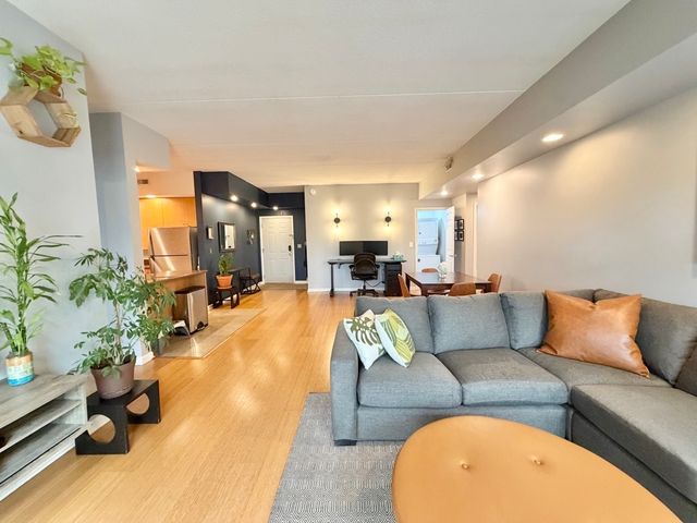 4625 W Lawrence Avenue 401, Chicago, IL 60630