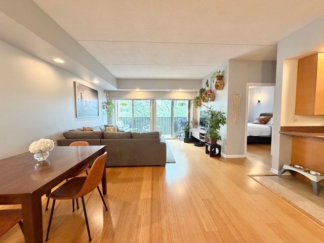 4625 W Lawrence Avenue 401, Chicago, IL 60630