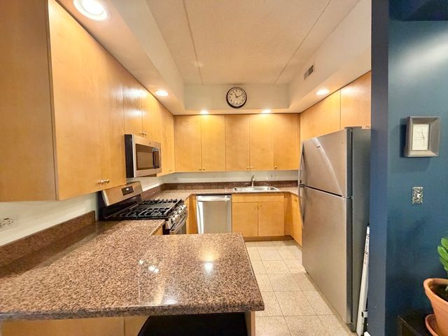 4625 W Lawrence Avenue 401, Chicago, IL 60630