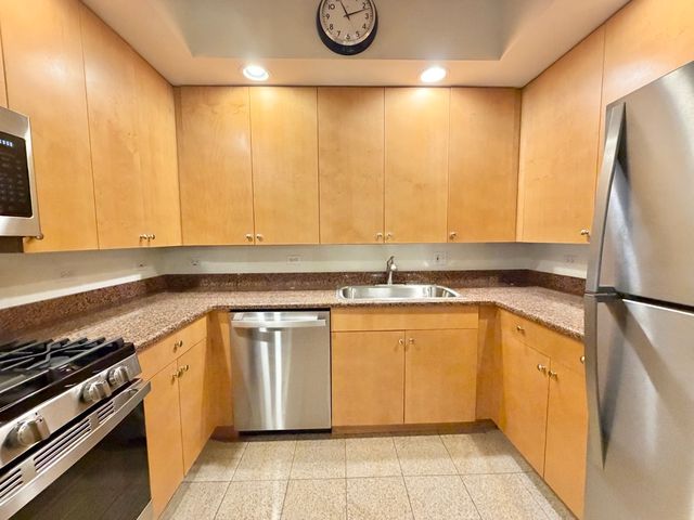 4625 W Lawrence Avenue 401, Chicago, IL 60630