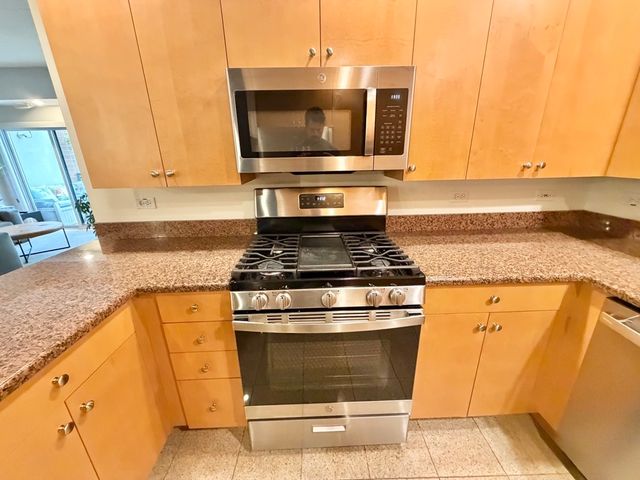 4625 W Lawrence Avenue 401, Chicago, IL 60630