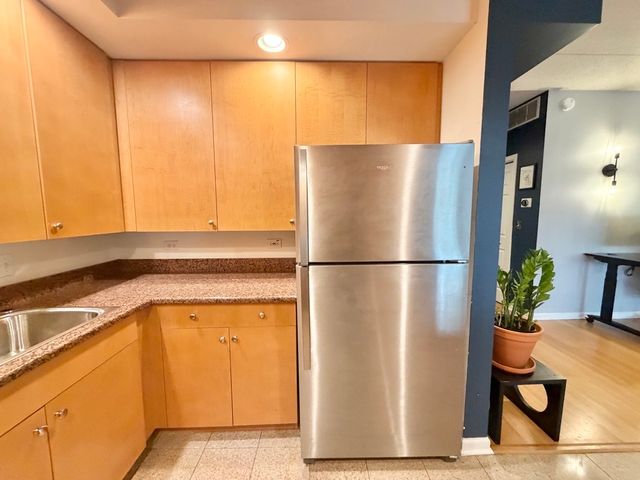 4625 W Lawrence Avenue 401, Chicago, IL 60630