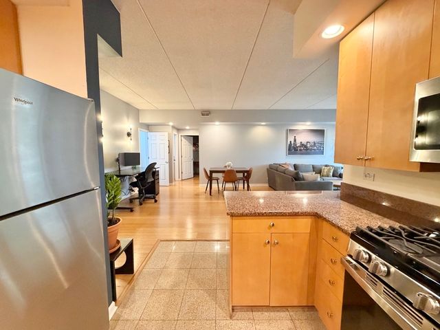 4625 W Lawrence Avenue 401, Chicago, IL 60630