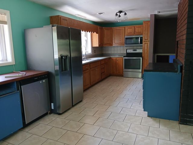 6936 Plantation RD, Roanoke, VA 24019