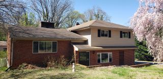6936 Plantation RD, Roanoke, VA 24019