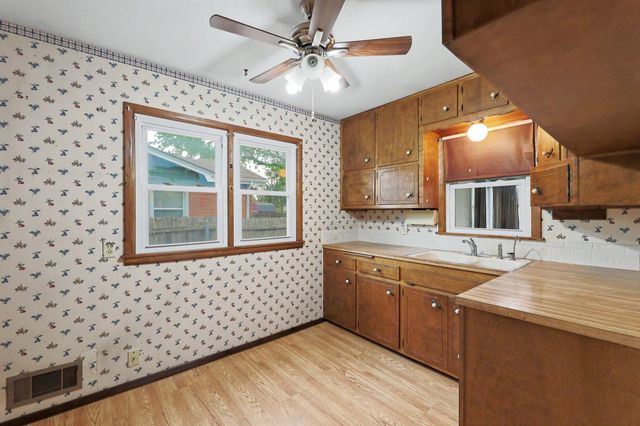 1228 N Georgie Ave, Derby, KS 67037