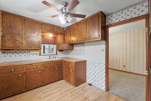 1228 N Georgie Ave, Derby, KS 67037