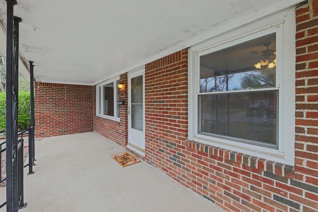 1228 N Georgie Ave, Derby, KS 67037