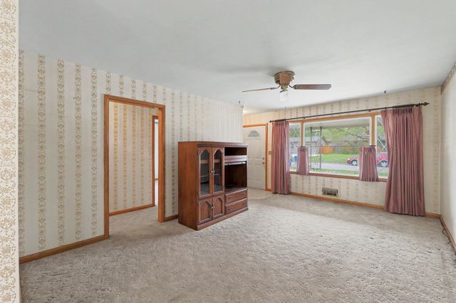 1228 N Georgie Ave, Derby, KS 67037