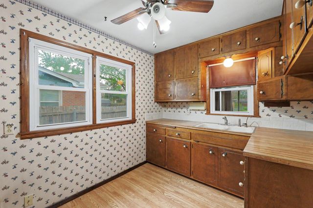 1228 N Georgie Ave, Derby, KS 67037